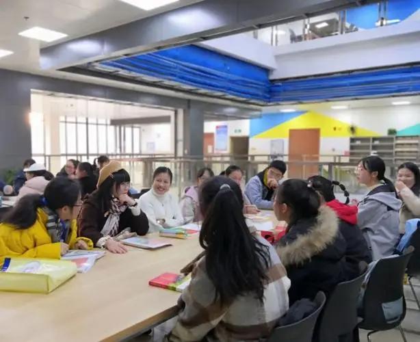 评职称档案管理专业发表论文投稿全攻略:权威期刊杂志推荐与知网、万方收录及费用解析