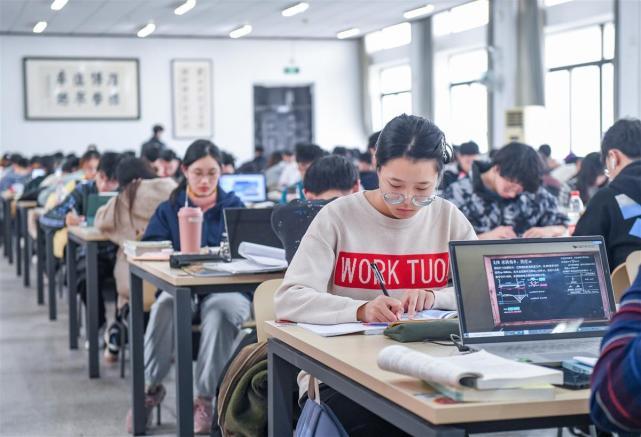 教研人员评职称出书指南：教师职称评审德育教育学术专著教材出书出版