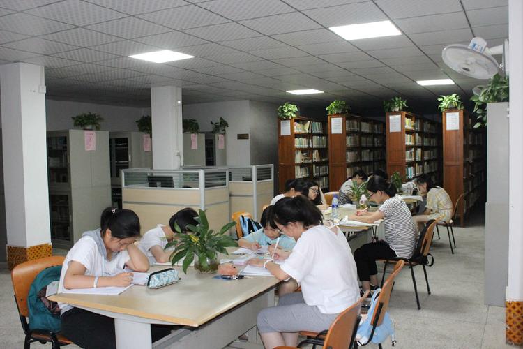 初高中学老师职称评审助手：出书署名与教育教学学术专著挂名技巧