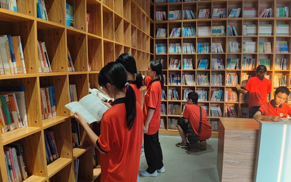 医学与哲学类期刊发表论文《医学与哲学·B》月刊，万方收录