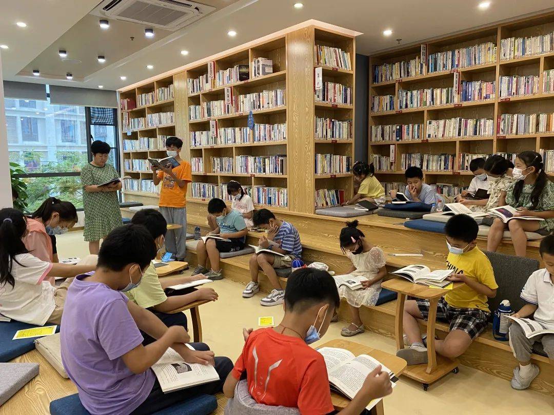 社科综合类理论期刊论文发表论文投稿《魅力中国》万方 旬刊