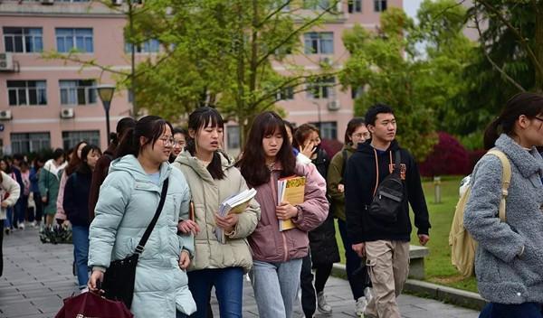 从初稿到见刊：个人论文发表流程深度剖析与常见误区
